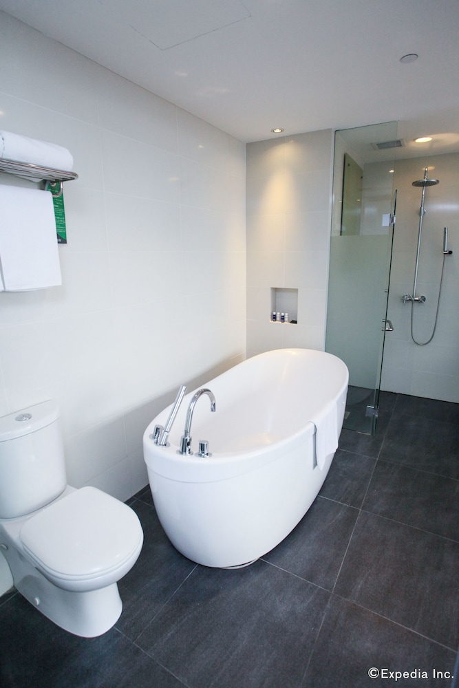 Deep Soaking Bathtub