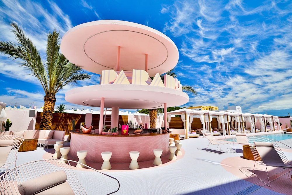 Poolside Bar