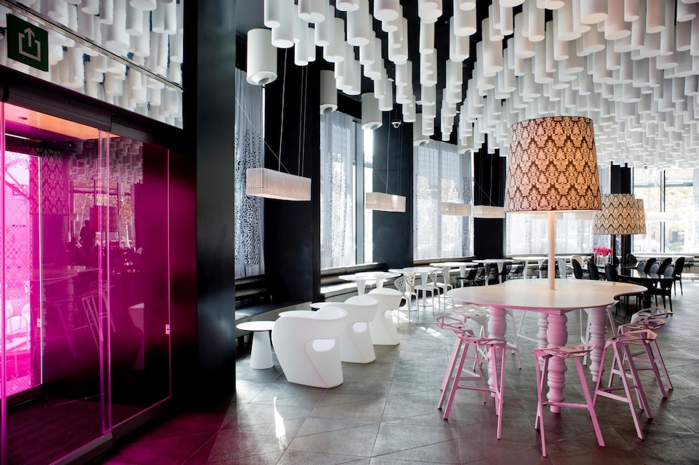 Hotel Bar