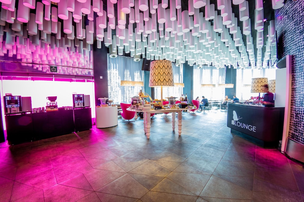 Hotel Bar