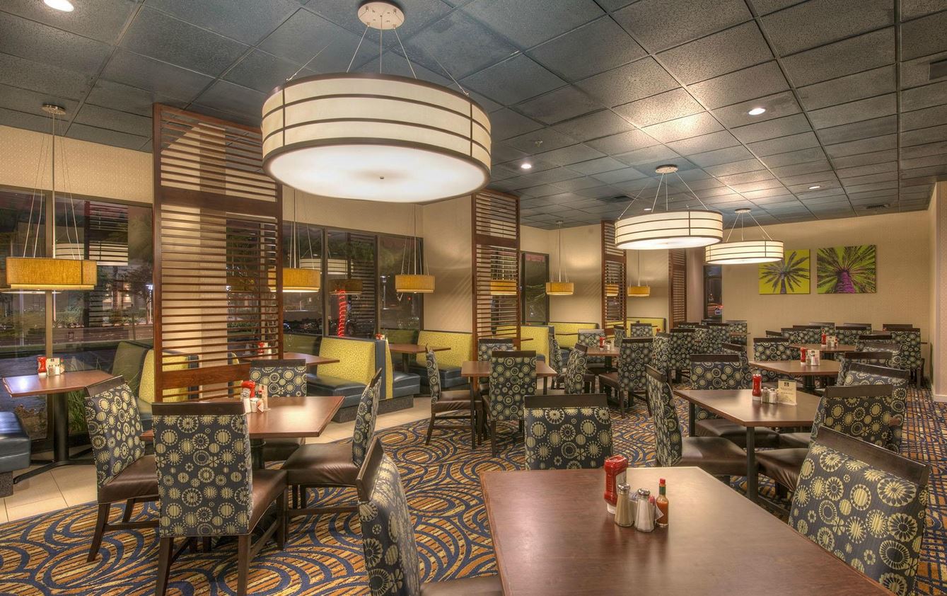 Clarion Hotel Anaheim Resort Dinning Area