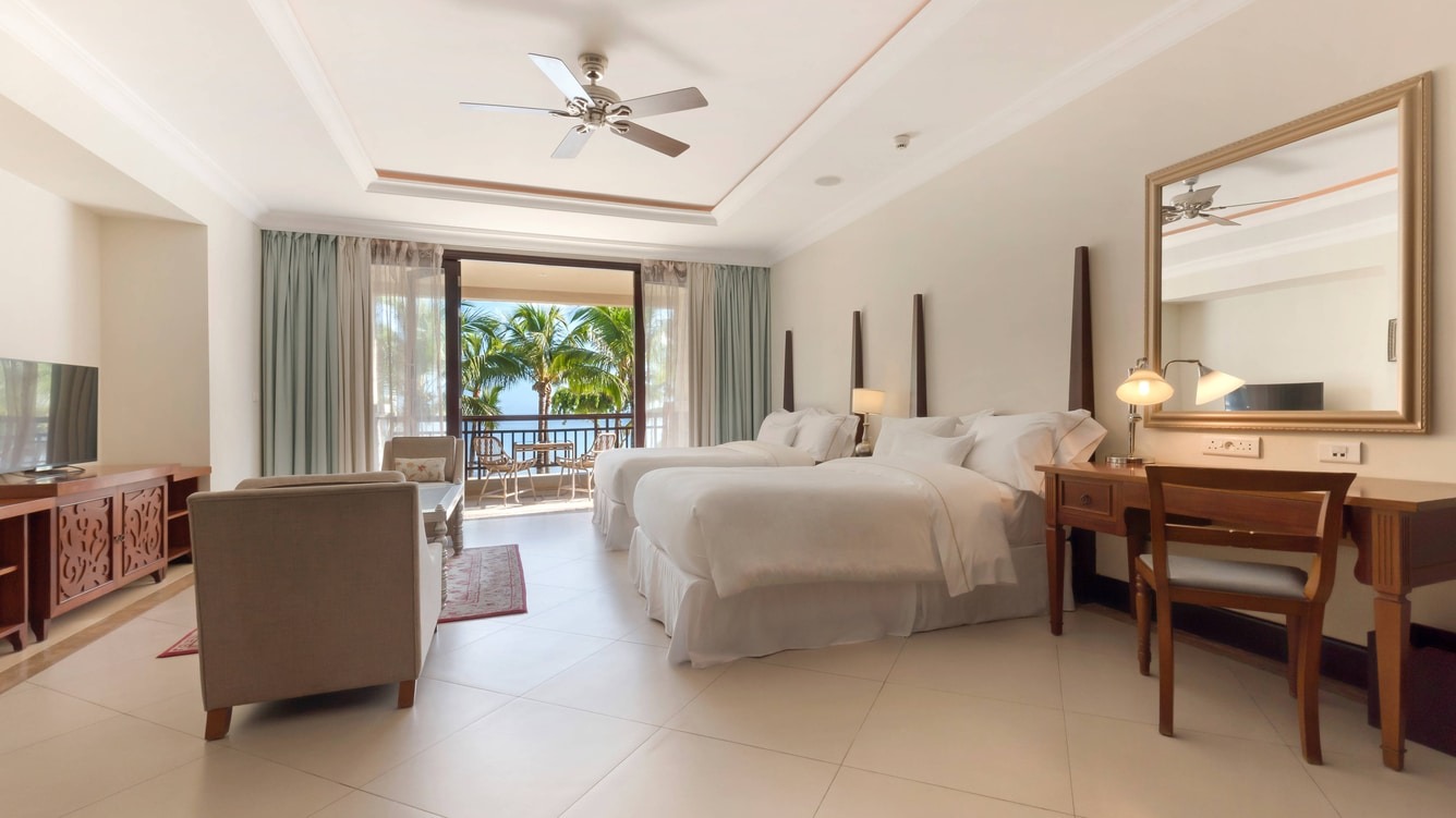 Beachfront Deluxe King Guest Room
