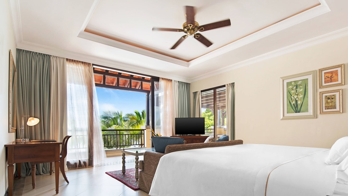King Beachfront Junior Suite Ocean View
