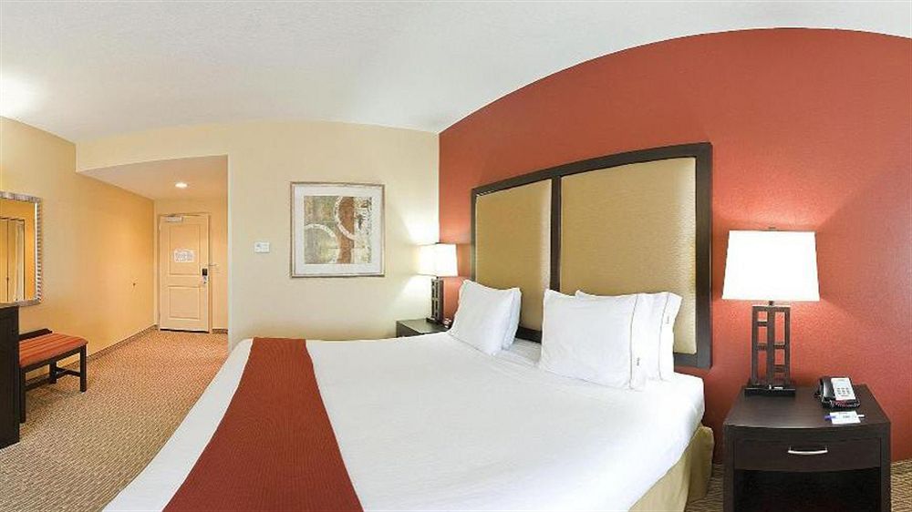 Inn at Opryland Guest Room