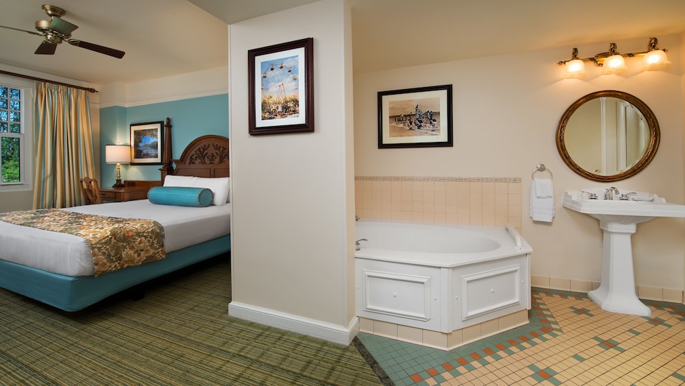 Deep Soaking Bathtub