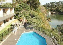 Waterfalls Estate - Motel & Campground