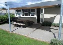 Fat Owl Motel, Bar & Eatery