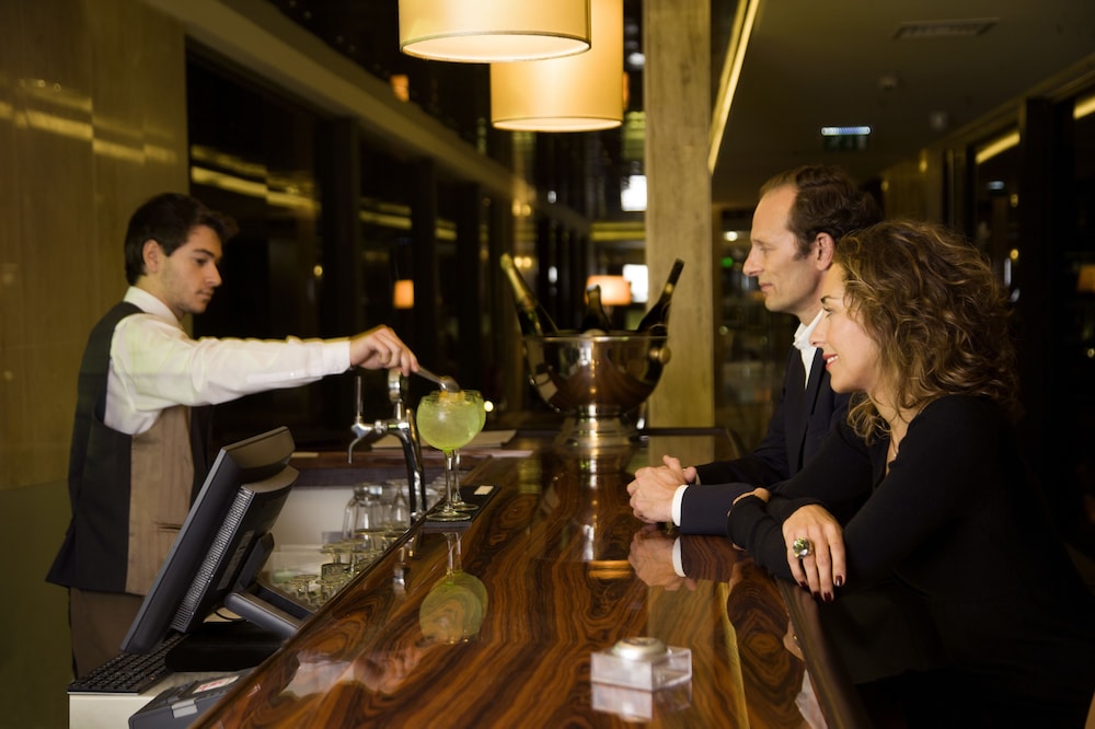Hotel Bar