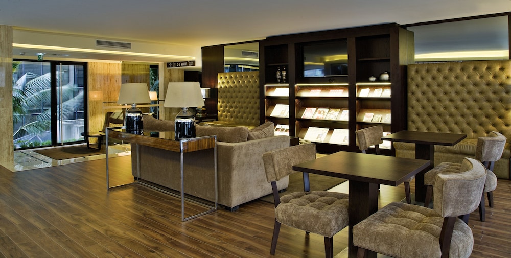 Hotel Lounge