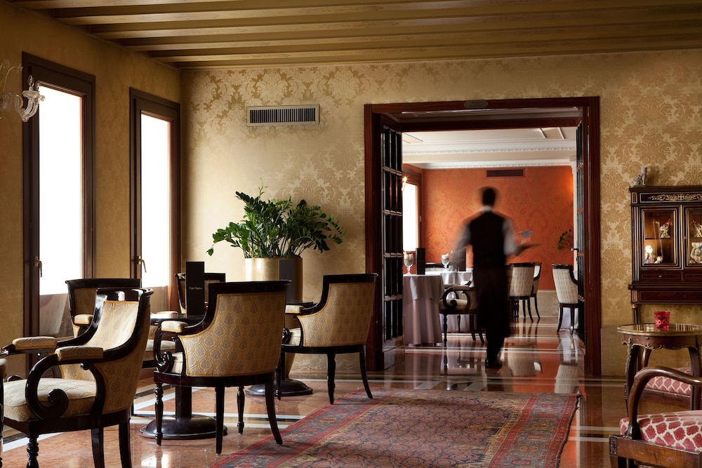 Hotel Lounge