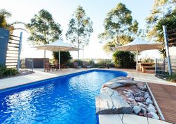 Majestic Oasis Apartments