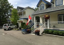 Lakeside Country Inn