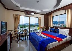 Triple Rund Place Hotel