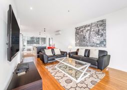 Melbourne Holiday Apartments at McCrae Docklands