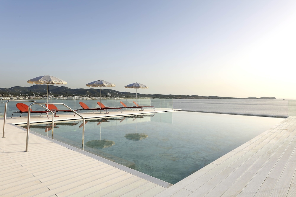 Rooftop pool