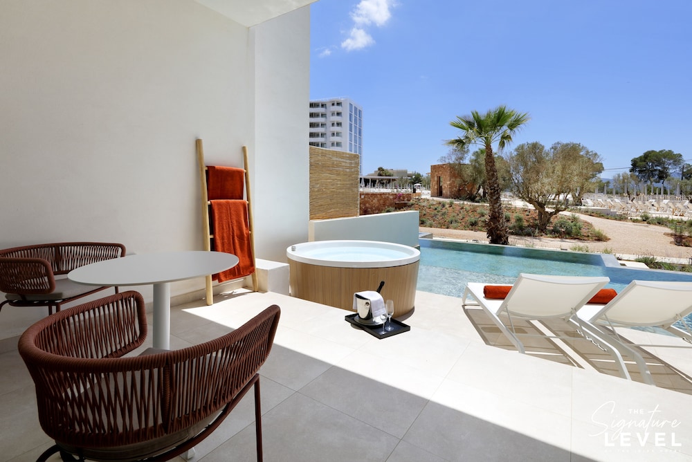 Private spa tub