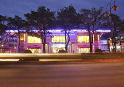 Yasaka Huong Sen Restaurant & Hotel