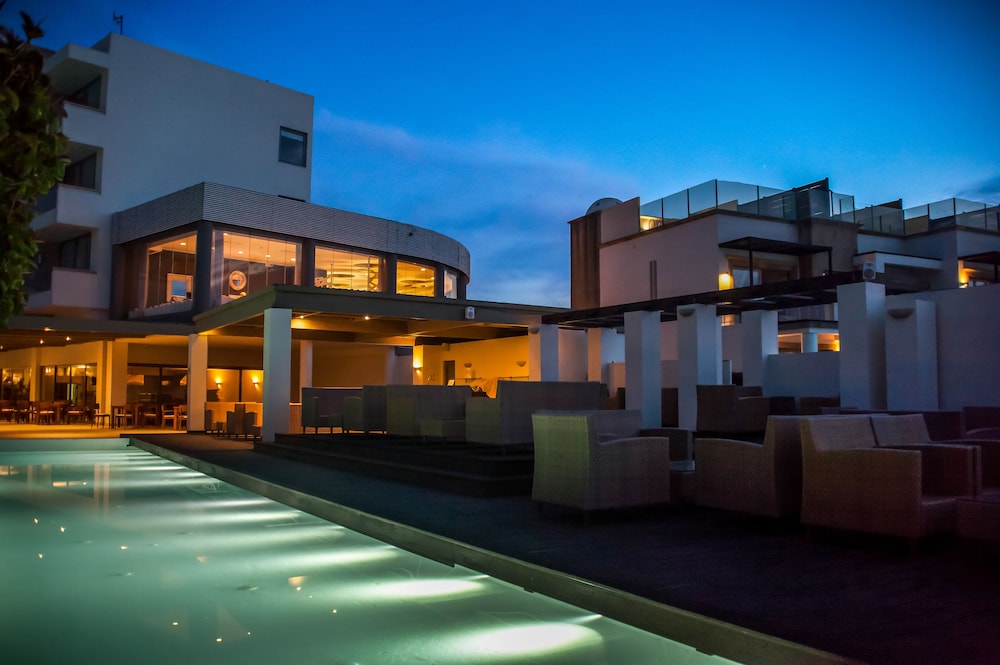 Poolside Bar