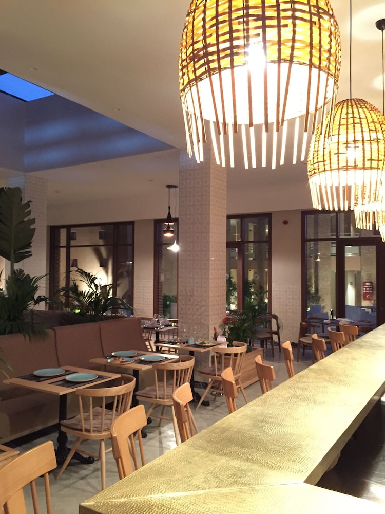 Hotel Bar