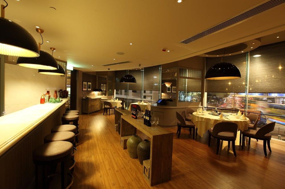 Hotel Bar