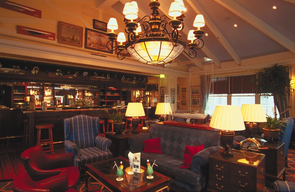 Hotel Bar