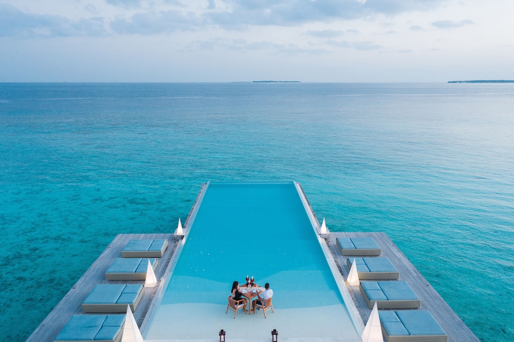 Infinity pool