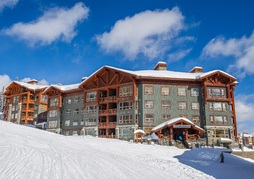 Stonebridge Lodge Ski in Ski Out