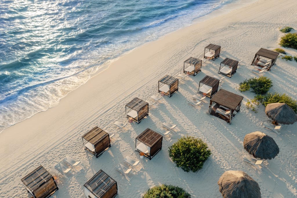 ATELIER PLAYA MUJERES