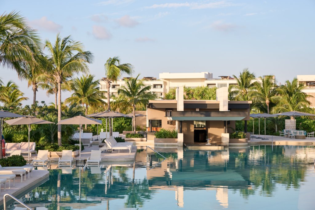 ATELIER PLAYA MUJERES