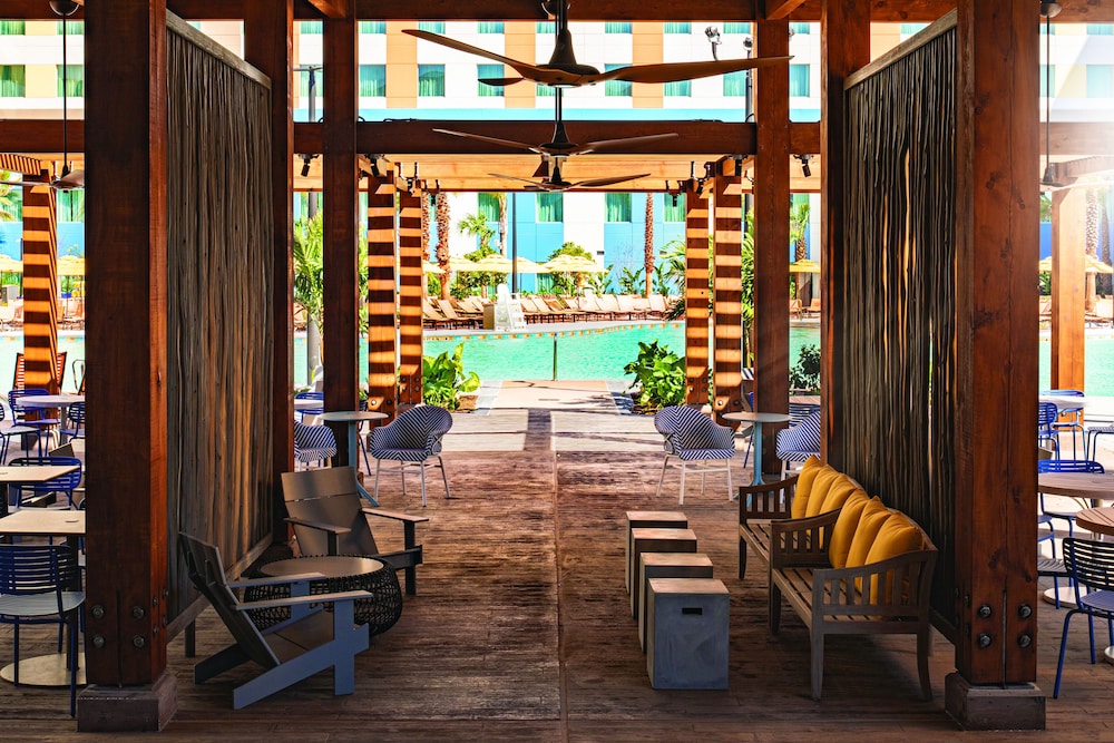 Poolside bar