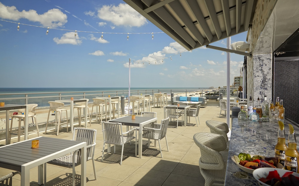 Beach bar