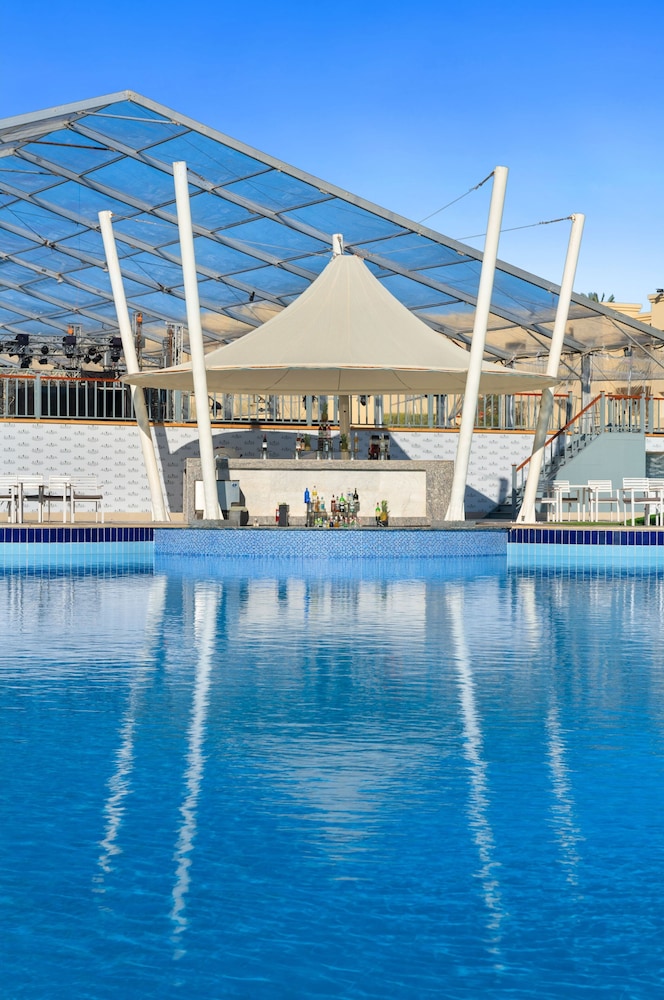 Poolside bar
