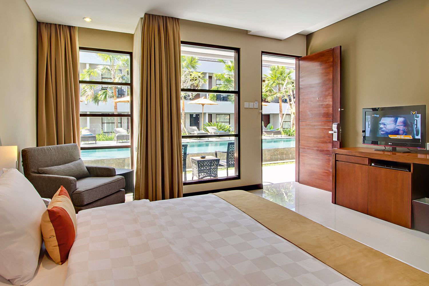 Deluxe Pool Terrace