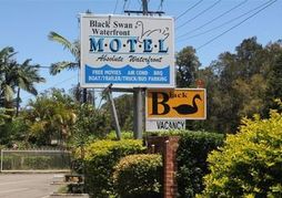 Black Swan Waterfront Motel - Adults Only