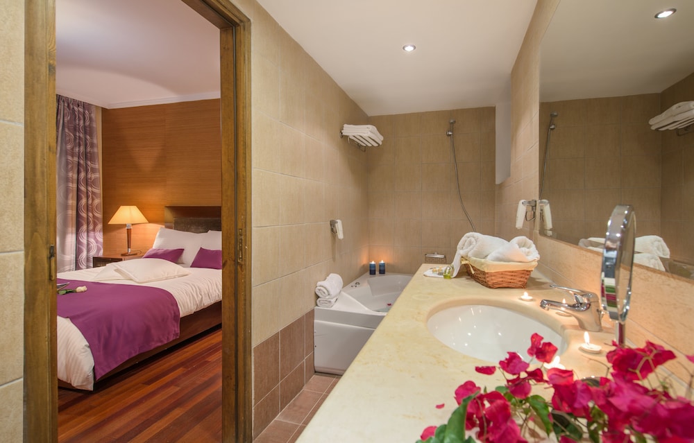 Jetted Tub