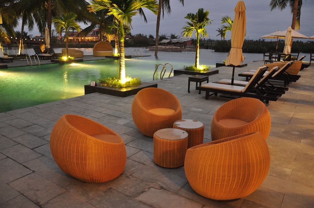 Poolside Bar