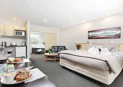 Arthur's Court Motor Lodge