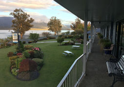 Lakeside Motel & Apartments