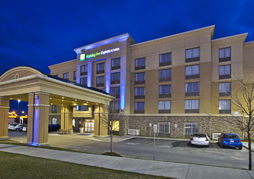 Holiday Inn Express & Suites Kingston Central by IHG