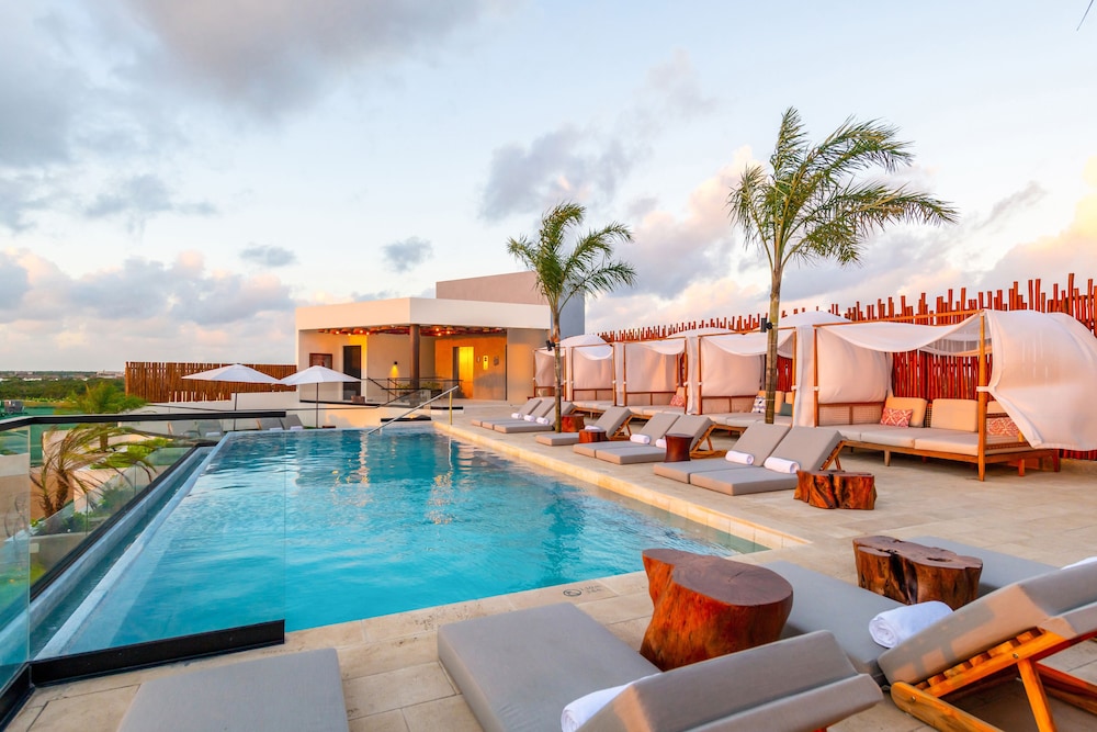 Rooftop pool