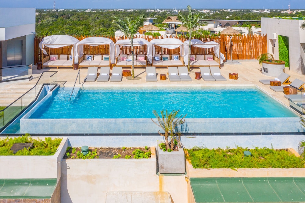 Rooftop pool