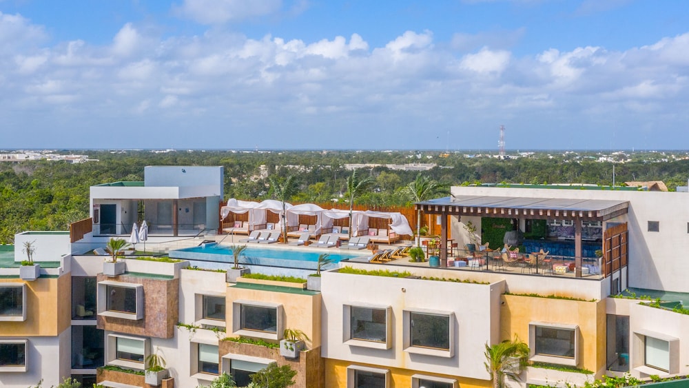 Rooftop pool