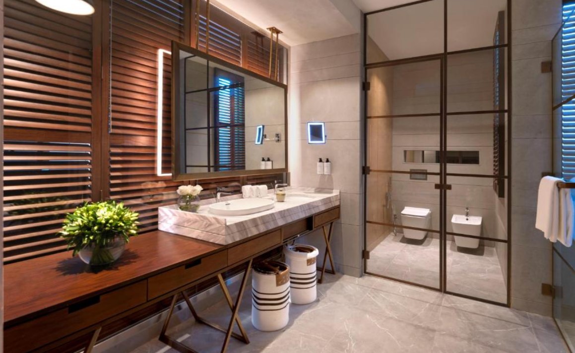 Seafront villa bathroom