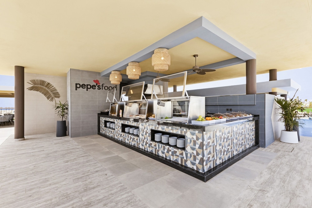 Poolside bar