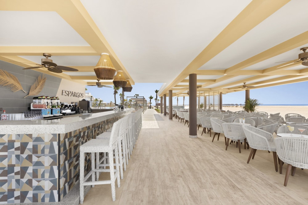 Poolside bar