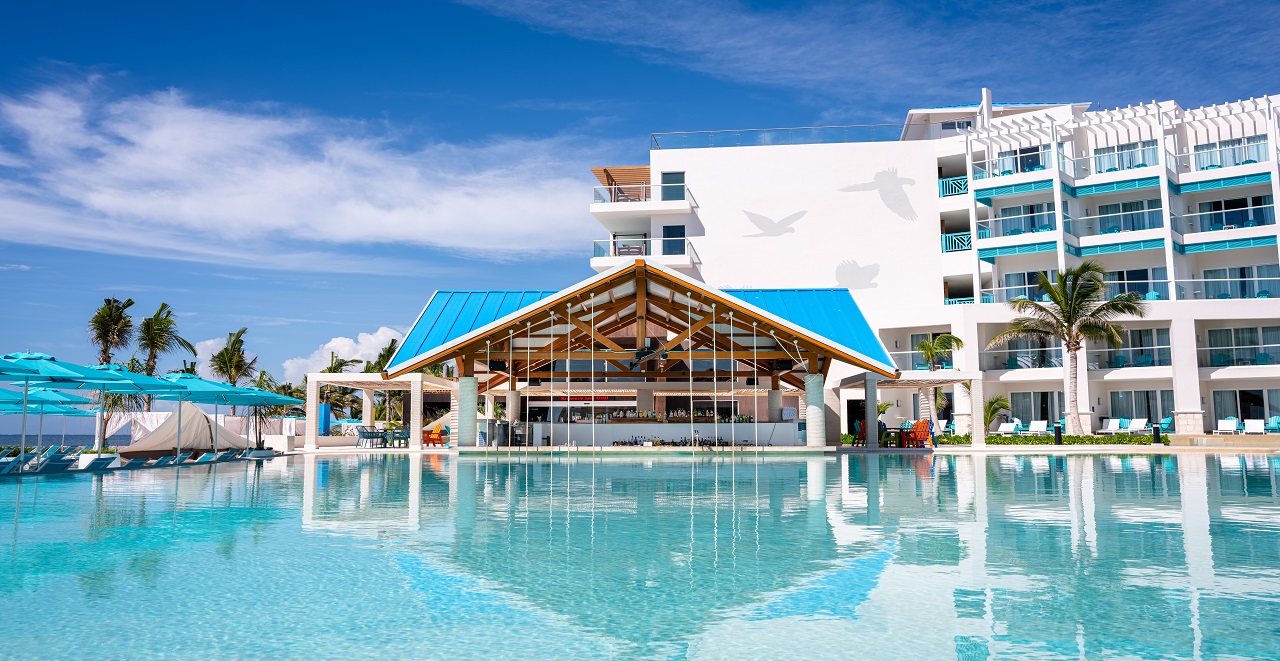 5 O Clock Swim-Up Bar