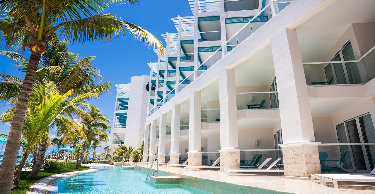 King Paradise Swim-Up Suite