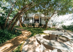 Nkosi Guest Lodge