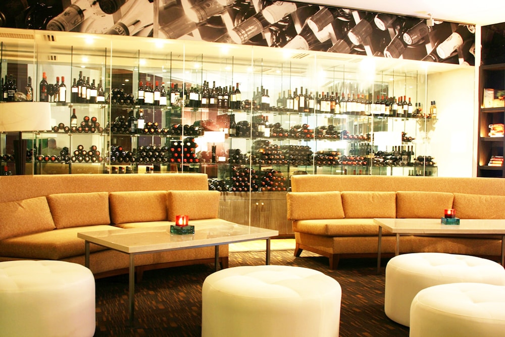 Hotel Bar