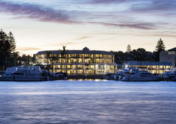 Pier 21 Riverside Apartment Hotel